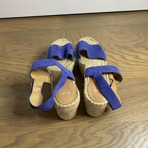 Marc fisher flat form sandals